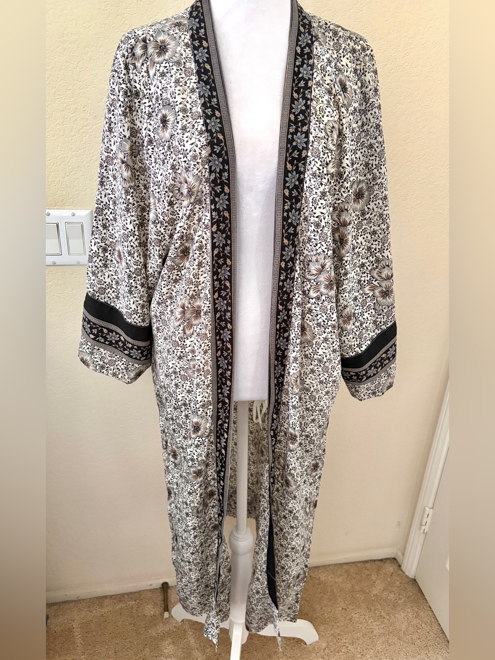 PYTHIA Floral  Silk Kimono in Cream with Black and Taupe Flowers